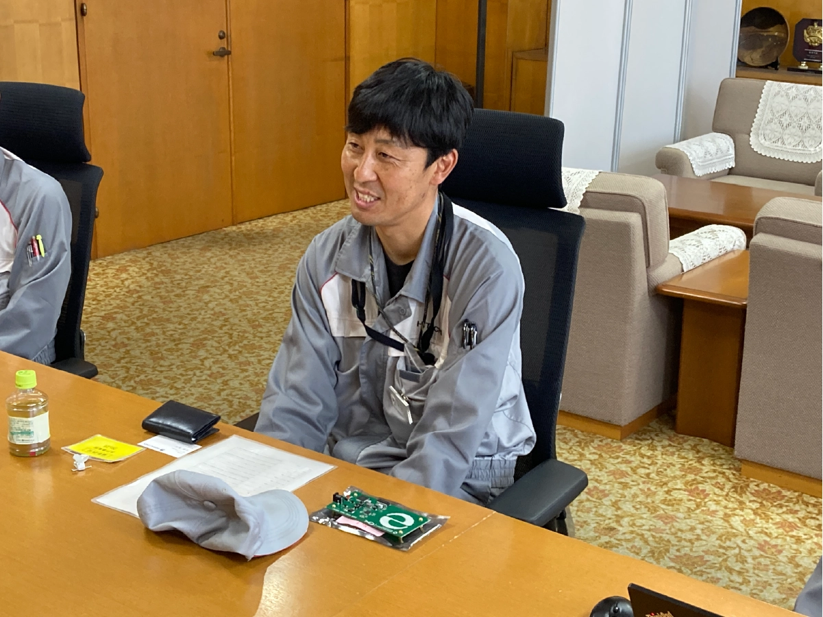 藤枝裕之氏へのインタビューの様子
